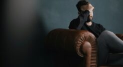 Двойният капан на ниското настроение и пиенето за успокоение